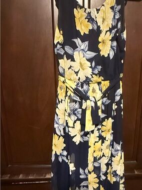 Navy Floral Belted Maxi Dress with Yellow Blooms by Jessica Howard size 16